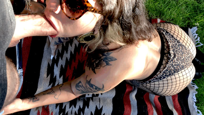Sunbathing the right way… : video clip