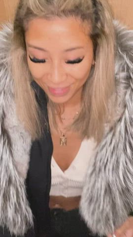 Doing things in public places makes me horny : video clip