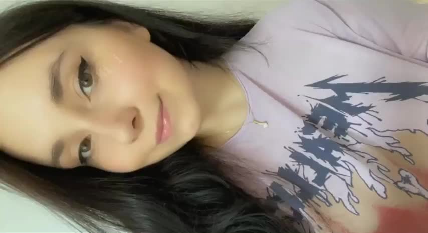 Do you want me sit on your face? : video clip