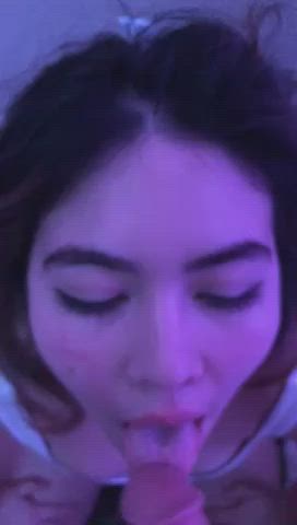 Her first attempt at deepthroat : video clip