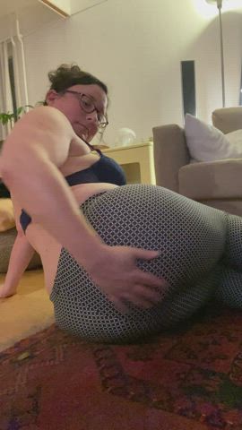 Your d/ick looks cold, want to warm it up inside me? : video clip