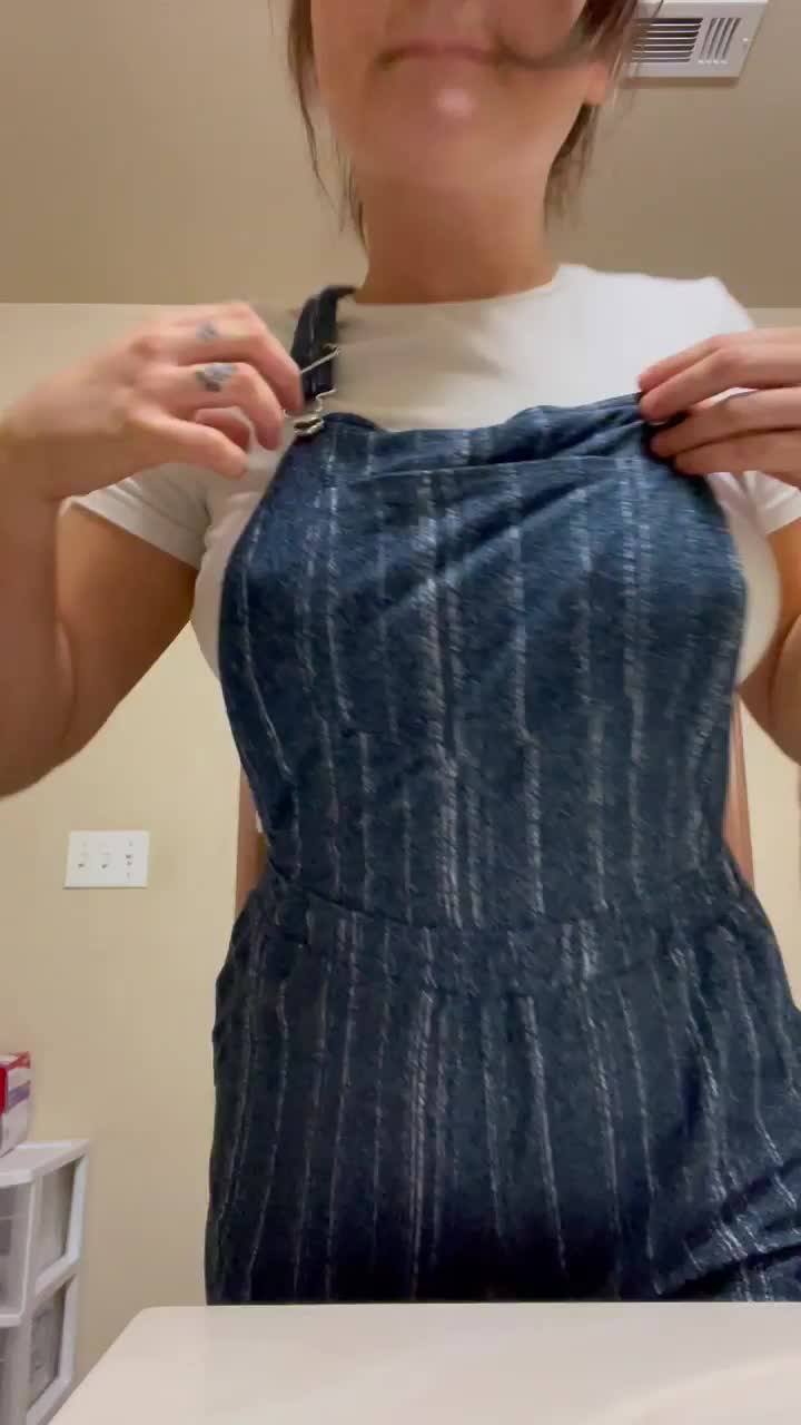 I enjoy making men (and women) extremely horny 😌 : video clip