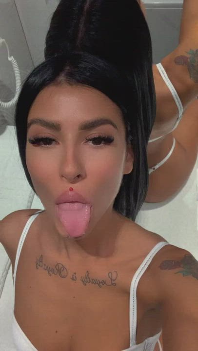 tell me which side u wanna cum in first : video clip