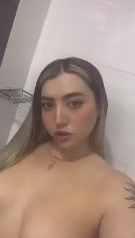How do I look in green? : video clip