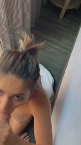Don’t break eye contact while I suck on your cock : video clip