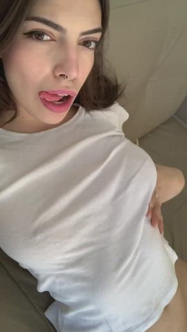 I'm just looking for some man that could fill me up... : video clip