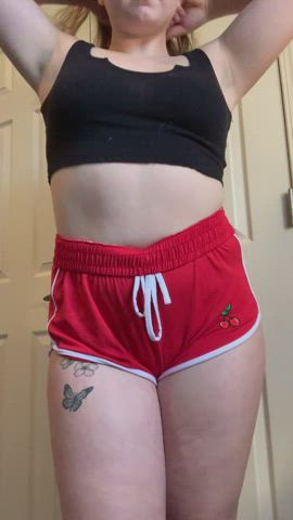 Any older guys want to “pop my cherry” ? 🍒 : video clip