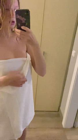 Amazing mood after a naughty shower in the morning : video clip