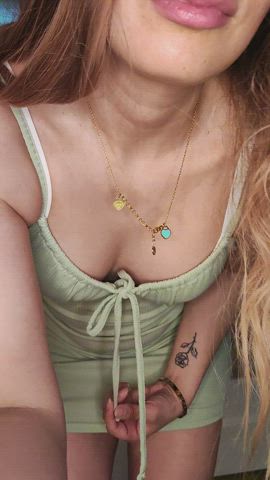 It's too hot, so I had to remove my dress : video clip