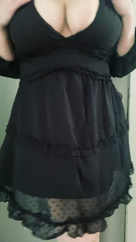 What do you think of my new dress? I can't quite zip up the back 😕 : video clip
