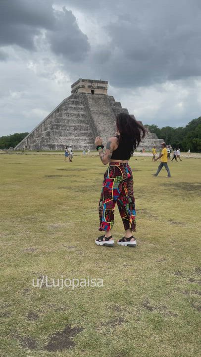 Flashing is one of my favorite things to do while vacationing : video clip