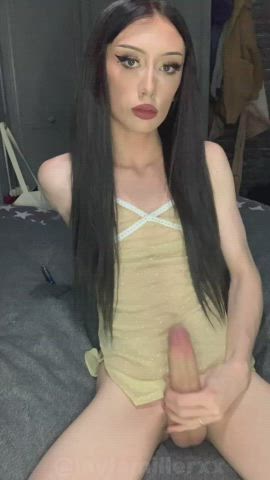 Any guys want a gf with something extra ?🤭🍆😉 : video clip