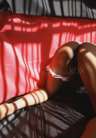 It's so hot today I couldn't resist and I had to take my clothes off : video clip