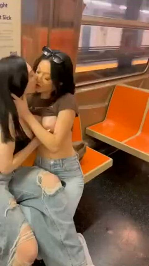 Seeing fellow gooners in public : video clip