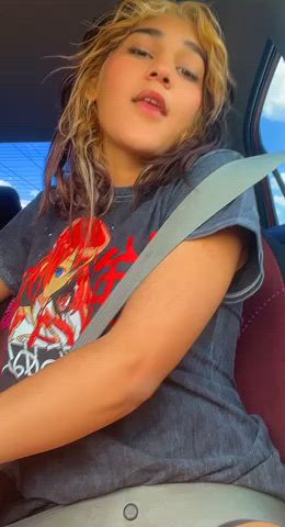 One hand on the wheel, the other on my tits : video clip