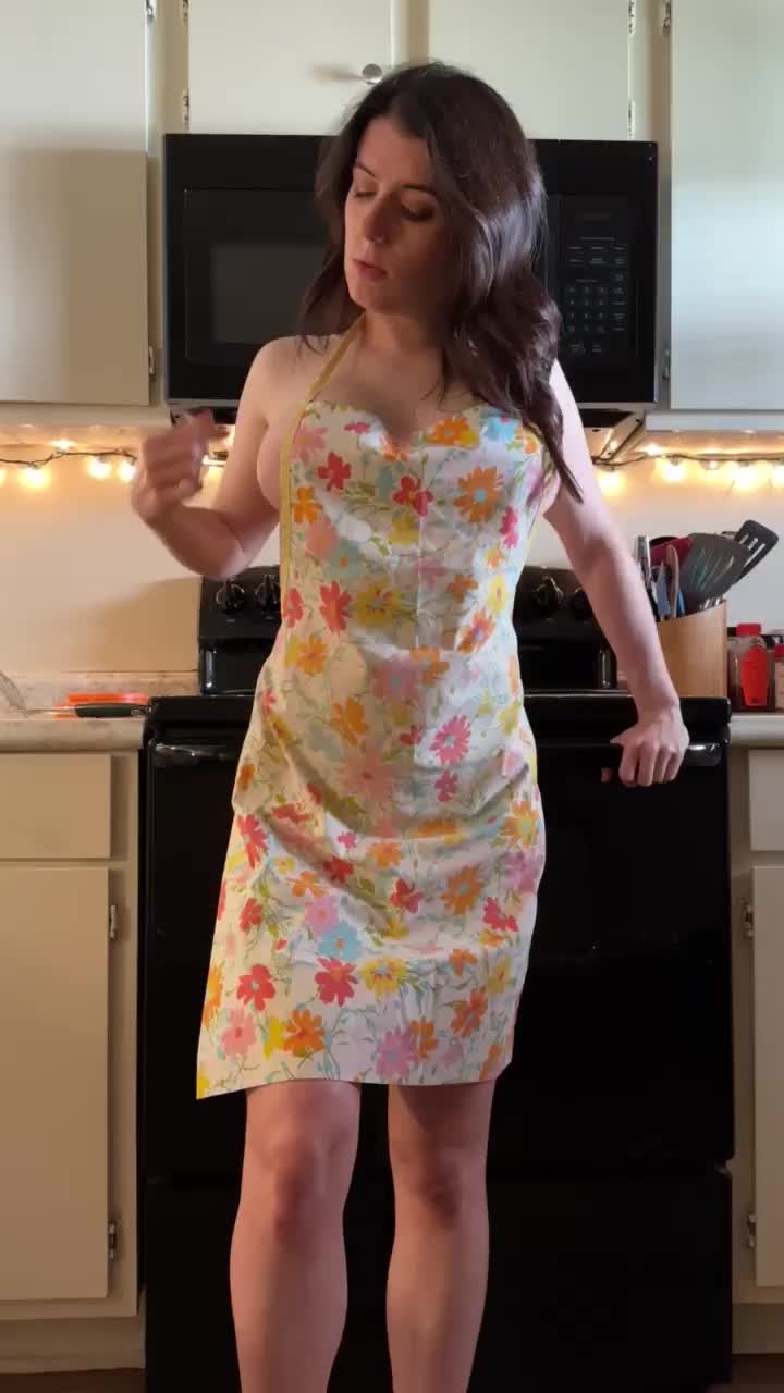 If I was your stepmom, would you pump me full of your cum? 💦💦🥺 : video clip