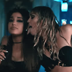 Ariana Grande or Miley Cyrus? : video clip