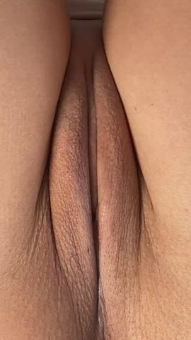 My pussy opens up for you : video clip