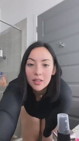 anyone know her name? she's pretty stacked 😩 : video clip