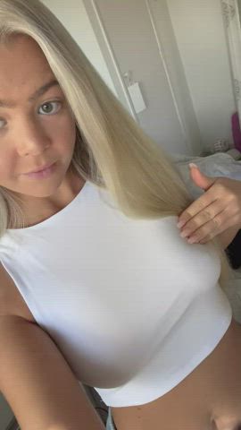 Apparently if I wear no bra to class I will get given top grades 🙊 : video clip