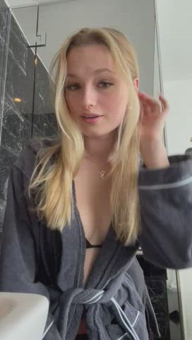 Come and smack my phat ass inside this bathroom : video clip