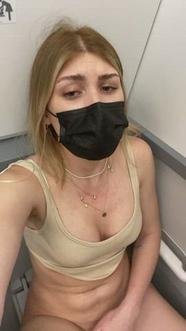 I'm sorry, I couldn't resist my desire to cum and I had to go to the bathroom on the plane : video clip