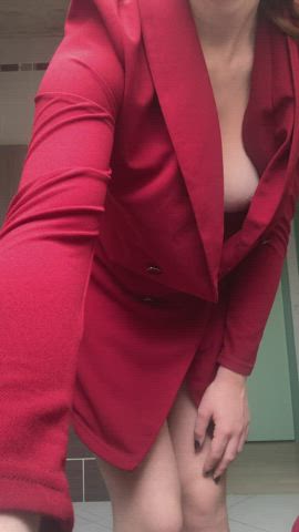 Wanna hit me from the back? : video clip
