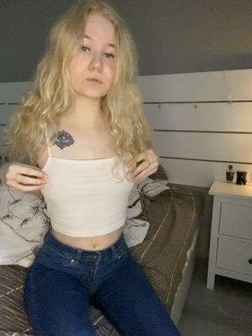 Hope at least one guy likes my tits : video clip
