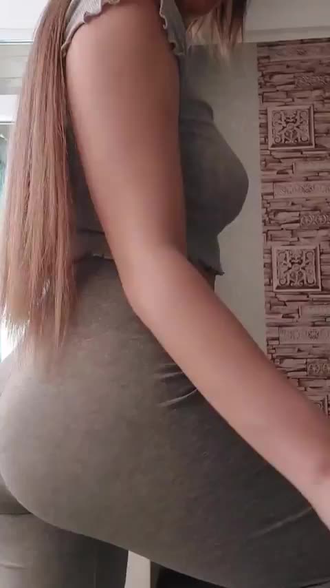 How's my ass in these leggings? : video clip