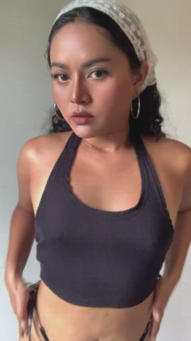 Im looking for an older man to play with my tight lil pussy. are u in, daddy? : video clip