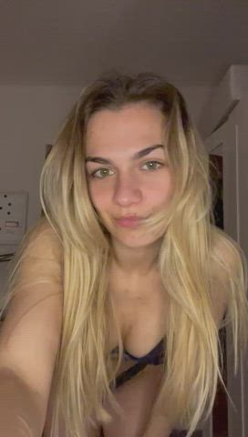 19 years old but naughty af😈 : video clip