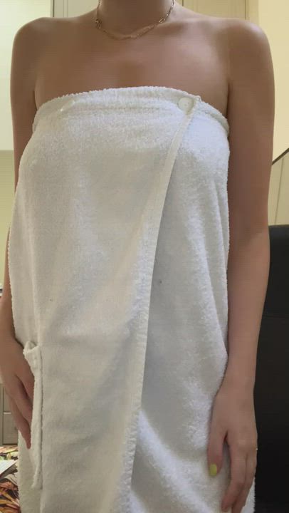 Posting on Reddit makes me horny : video clip