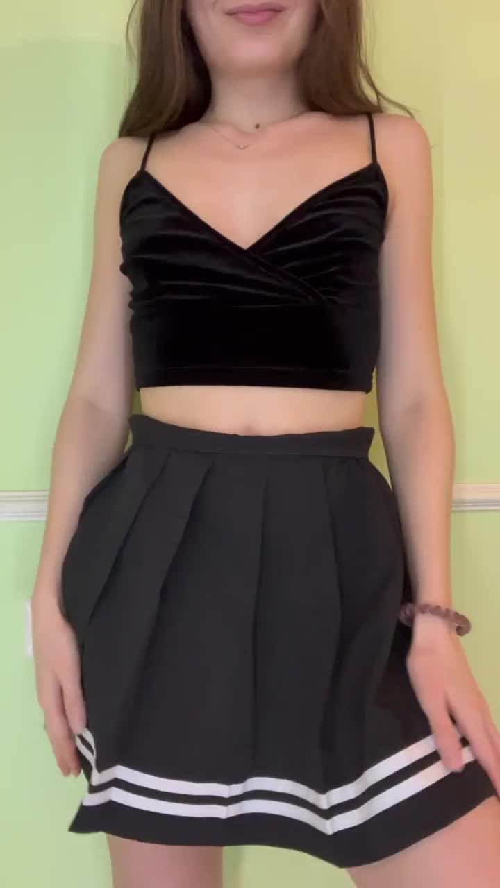 Hope you're into petite girls with tiny tits : video clip