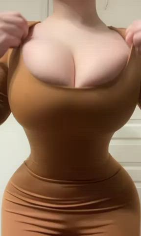 My huge natural titties are too big for everything : video clip