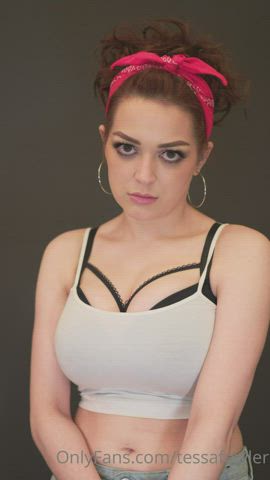 Tessa's lovely boobs : video clip