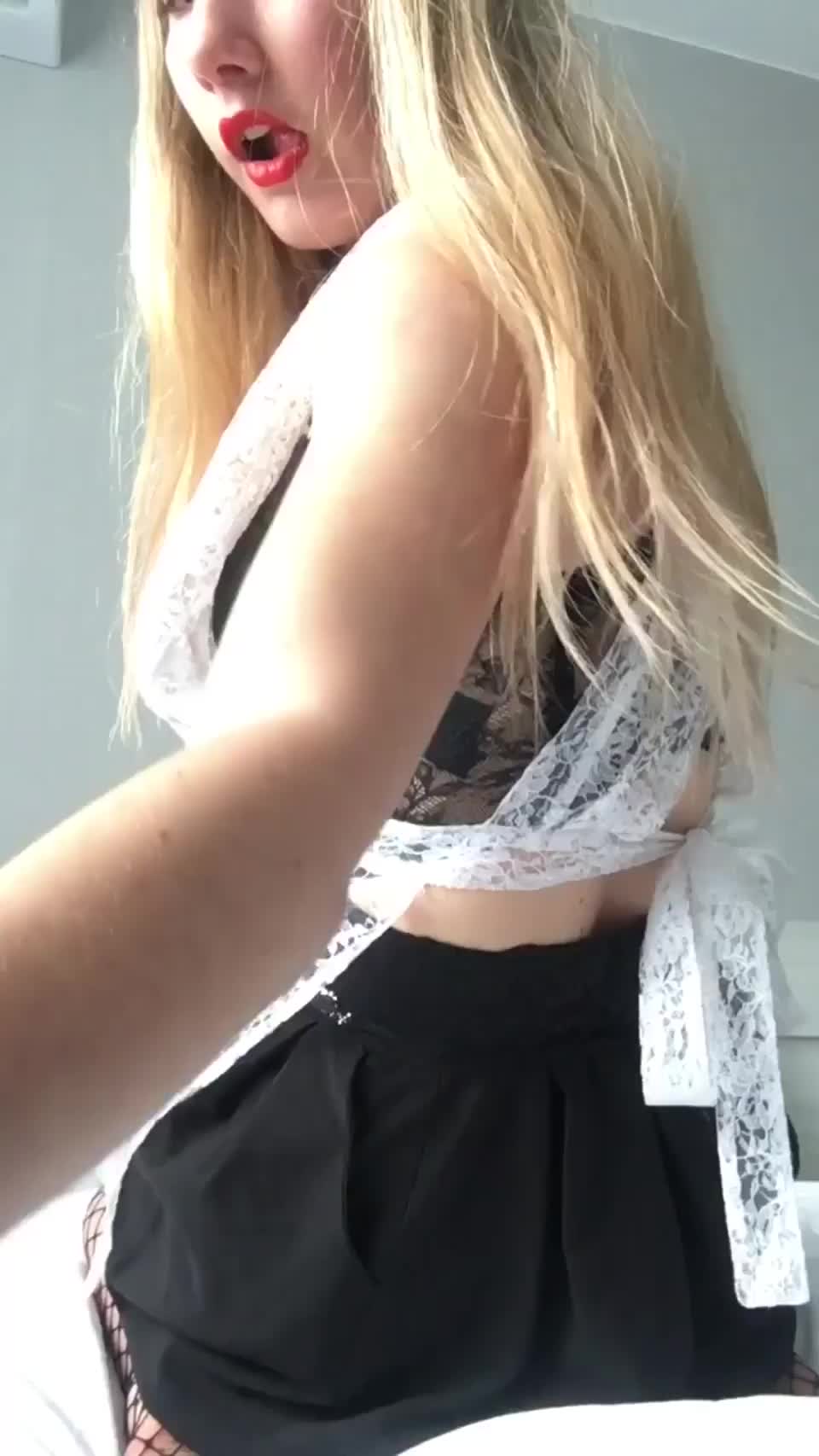 I think you saw what's under my skirt : video clip