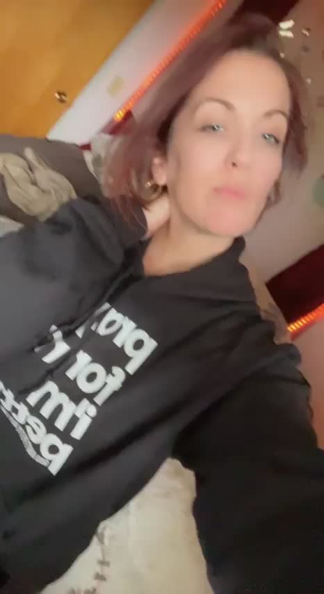 They’re self lubricating, now all I need is a cock between them : video clip