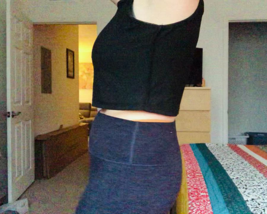 I need a sexy lady to suck on these 🥵 : video clip