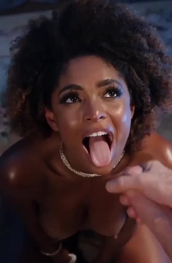 Cum makes her even prettier : video clip