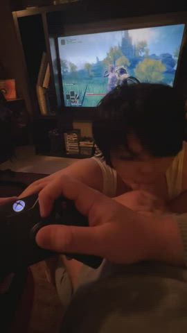 My boyfriend is trying to play all of Elden Ring while I suck his dick. : video clip