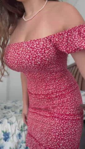 I want to show you how I shake what my mama gave me :) : video clip