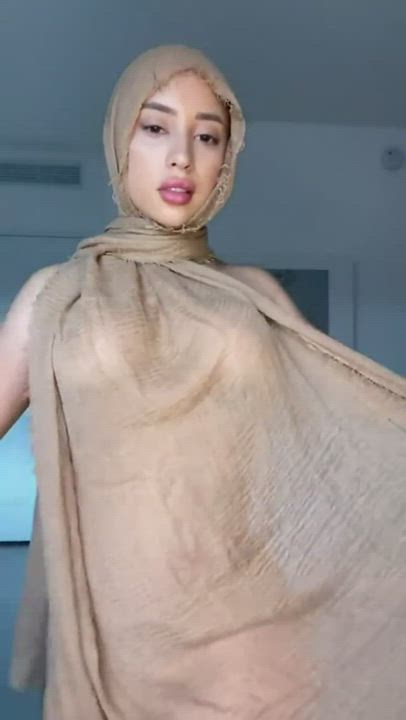 Any lovers of Arab girl? 😍 : video clip