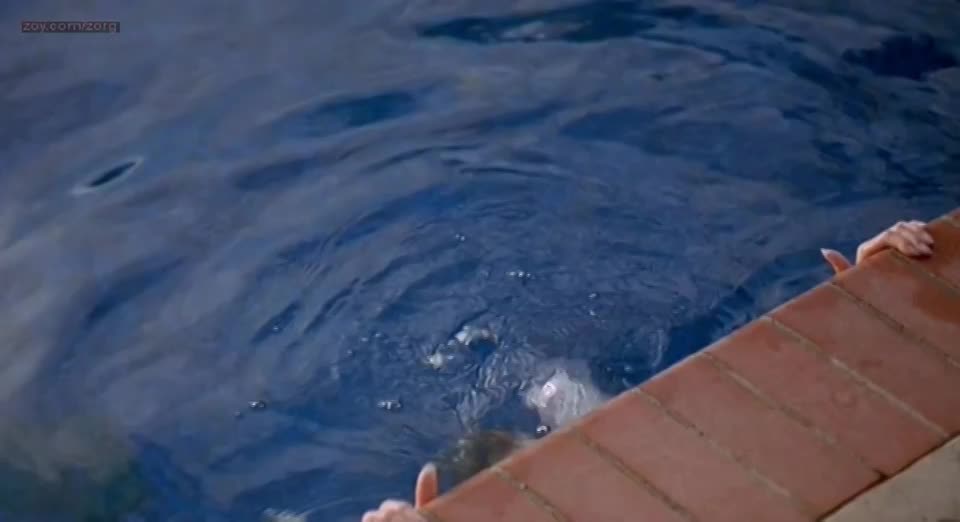 Jaime Pressly getting out of a pool in "Poison Ivy 3" (1997) : video clip