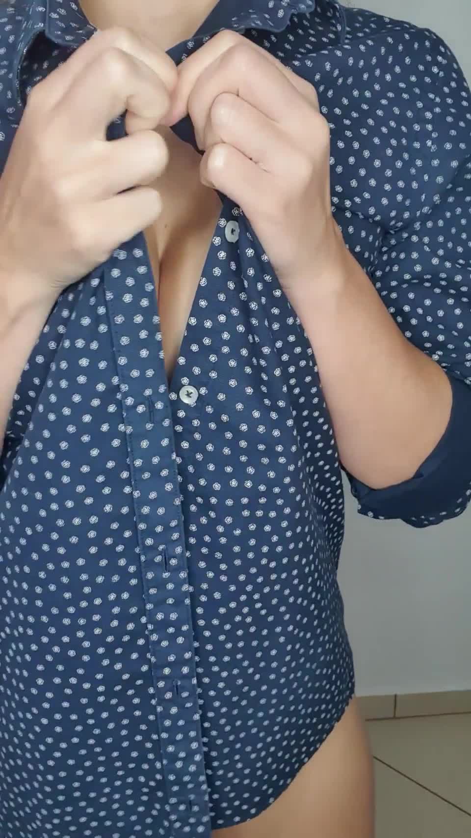 I love being covered in cum. Are you available? : video clip