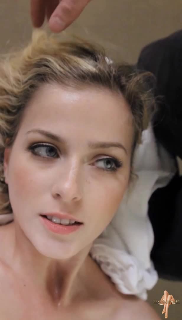 Bet it’s incredible being that gorgeous : video clip