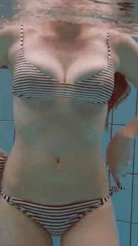 Underwater Strip : video clip