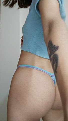 I wish u were here to swing my hips : video clip