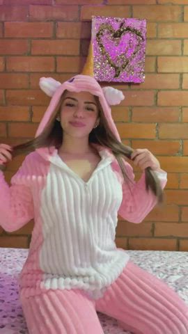 Have see a Sexy unicorn before? : video clip