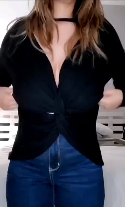 The black top hides them well 😂 enjoy guys : video clip