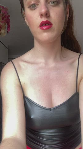 Would you fuck me against the wall near my door? : video clip